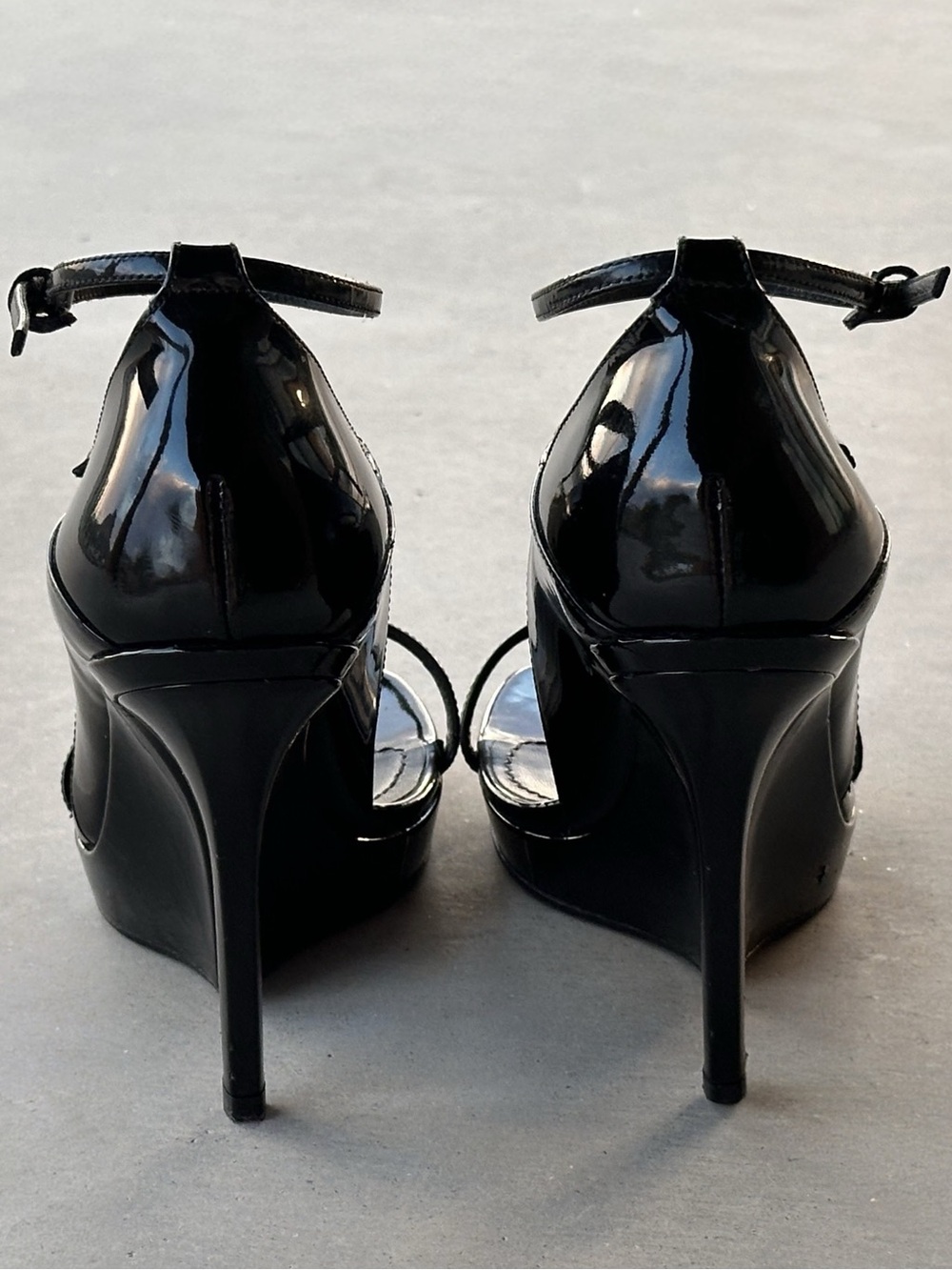 YSL Yves Saint Laurent Tom Ford Era Black Patent T Strap Platform Heels 38.5 - Picture 8 of 11